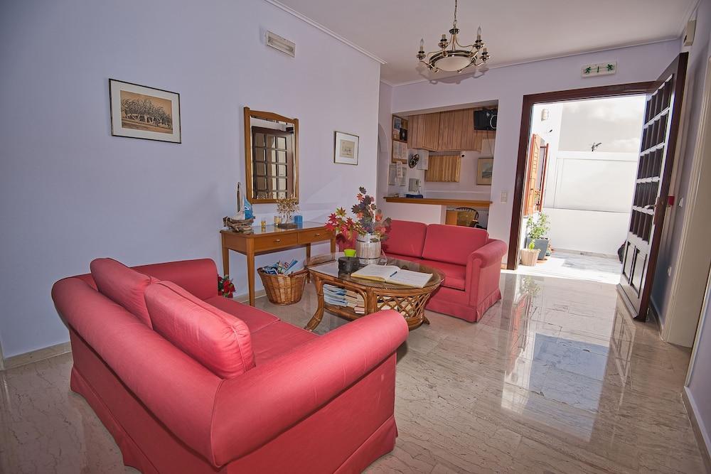 Irini'S Rooms Fteoura Kamári Екстериор снимка