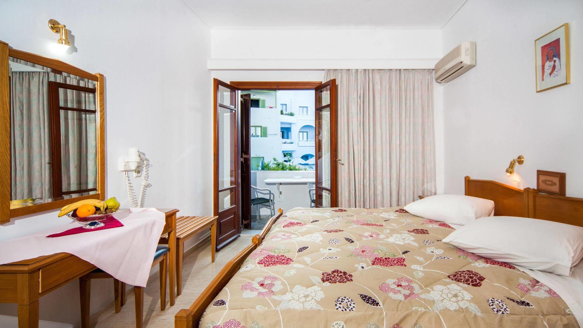 Irini'S Rooms Fteoura Kamári Екстериор снимка
