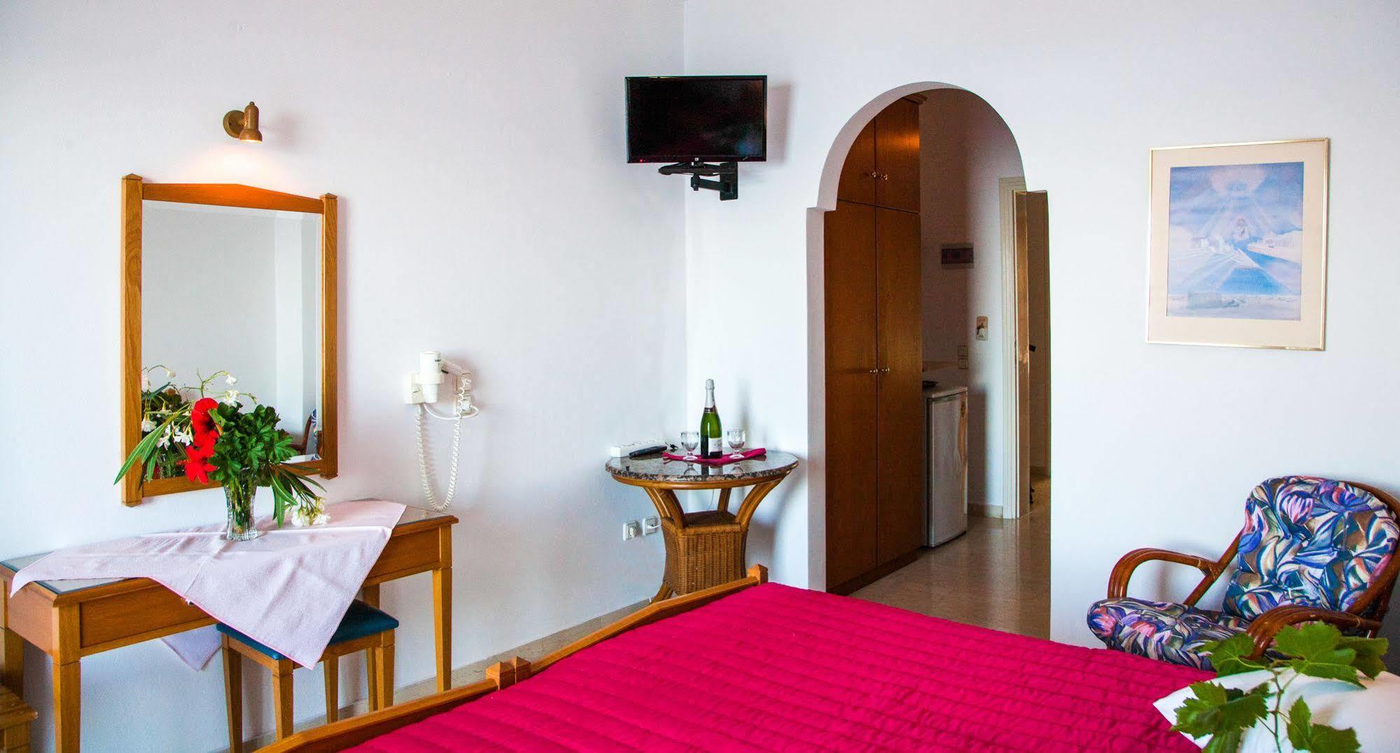 Irini'S Rooms Fteoura Kamári Екстериор снимка