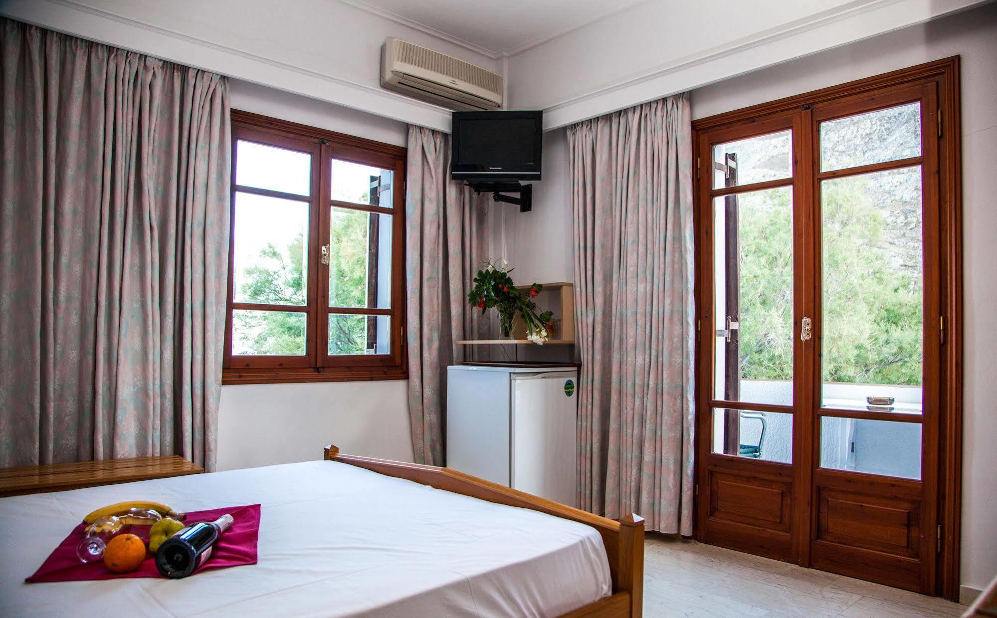 Irini'S Rooms Fteoura Kamári Екстериор снимка
