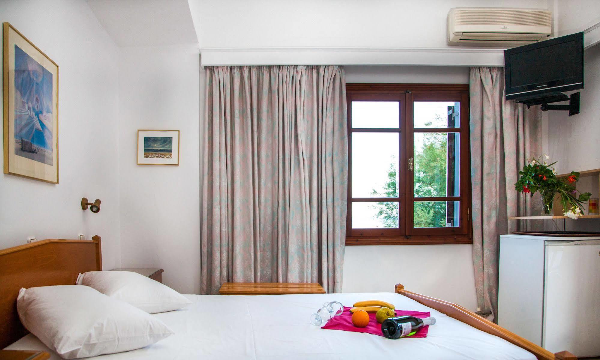Irini'S Rooms Fteoura Kamári Екстериор снимка
